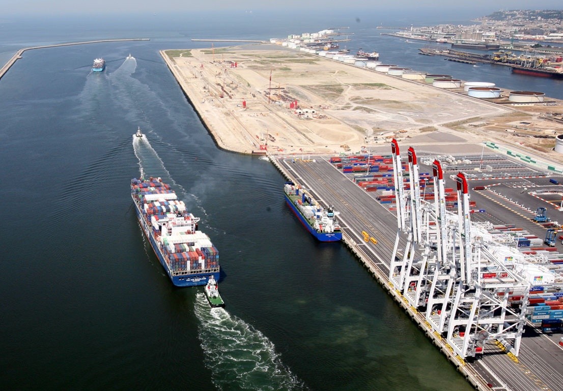 موانئ دبي العالمية تحصل على عقد امتياز لتطوير ميناء 2000 في فرنسا 