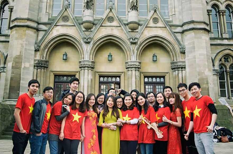 عصابات تستغل أطفالاً وطلاباً فيتناميين عبر تأشيرات المدارس الخاصة في بريطانيا 