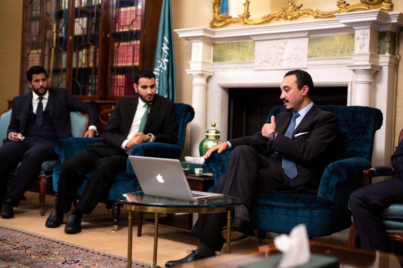 سفير السعودية لدى لندن يجتمع بأعضاء نادي الإعلاميين السعوديين في بريطانيا 