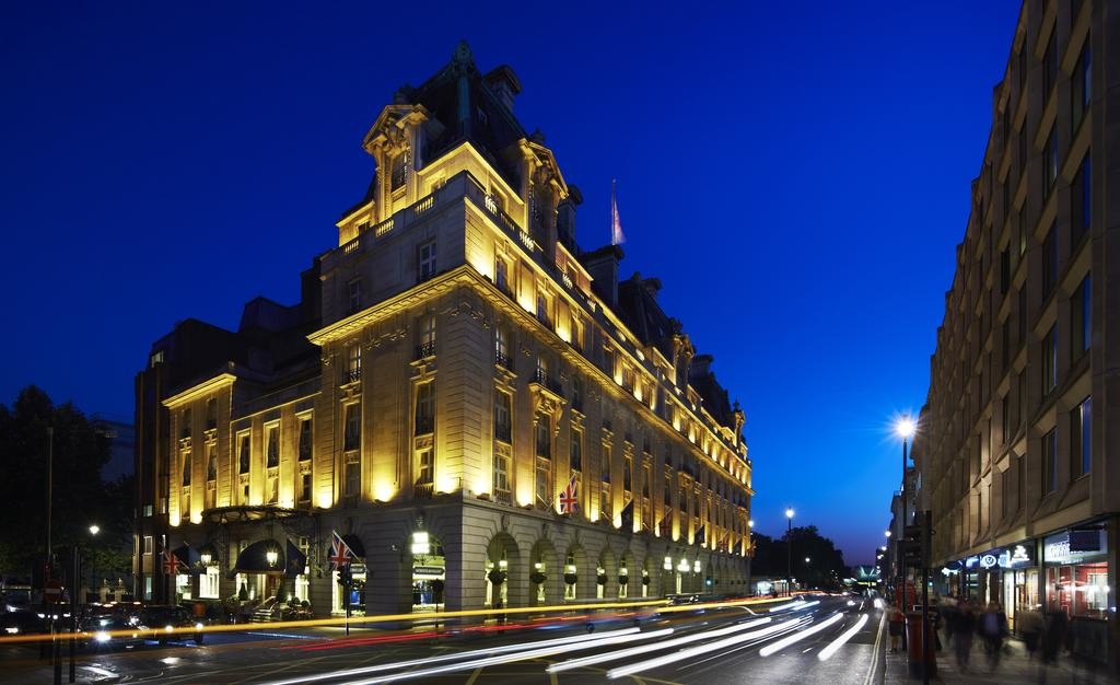 مستثمرون سعوديون يعلنون رغبتهم في شراء فندق ريتز في لندن.. كم ستبلغ قيمة الصفقة؟ 