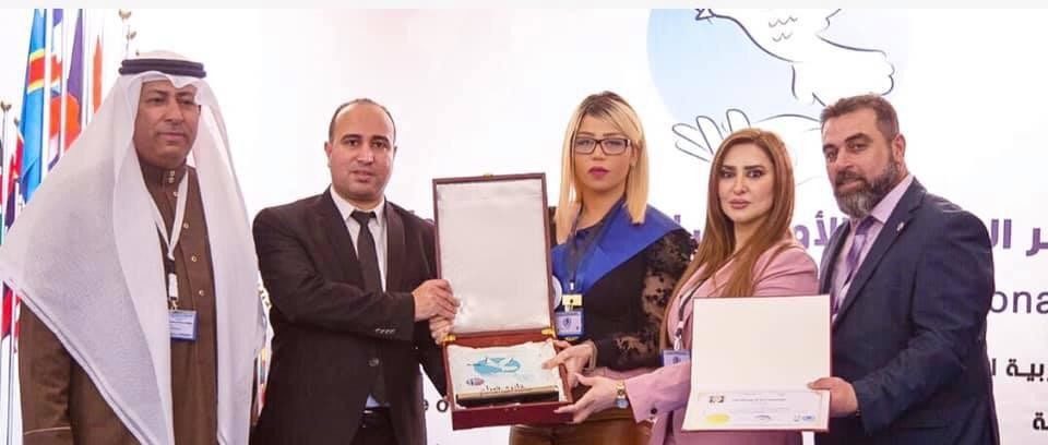المديرة التنفيذية لمجموعة أرابيسك لندن أسماء السعيدي تحصل على جائزة خبراء العلاقات الدولية 