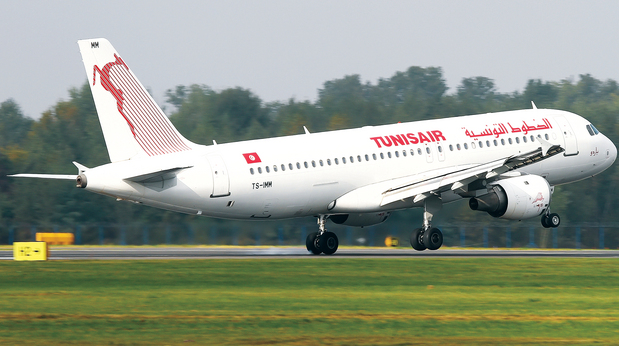 سفارة تونس في لندن تدعو رعاياها للتواصل مع الخطوط التونسية لتأمين عودتهم 