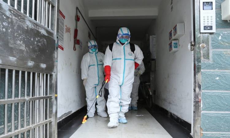 بريطانيا تطلق "خطة معركة" لمواجهة فيروس كورونا في البلاد 