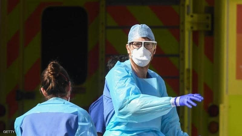 إصابة ثلث العاملين في القطاع الصحي ممن تعاملوا مع مرضى كورونا بالفيروس في بريطانيا 