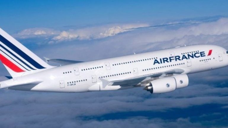 الخطوط الجوية الفرنسية تفتح حجوزات الرحلات إلى الجزائر في مطلع يونيو 