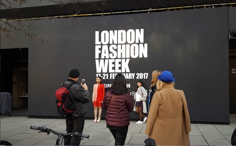 إقامة أسبوع الموضة في لندن رقمياً بسبب تفشي فيروس كورونا 