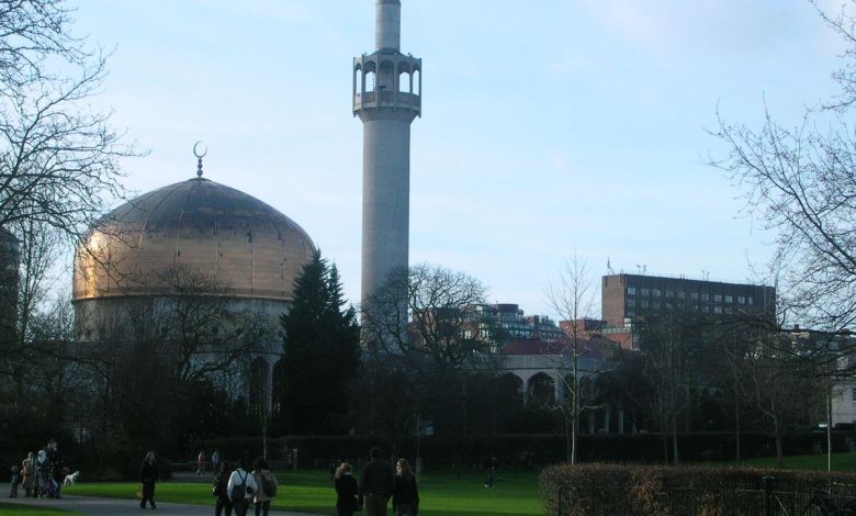 شاهد بالفيديو لحظة رفع الأذان من مسجد ليبريدج في لندن لأول مرة 