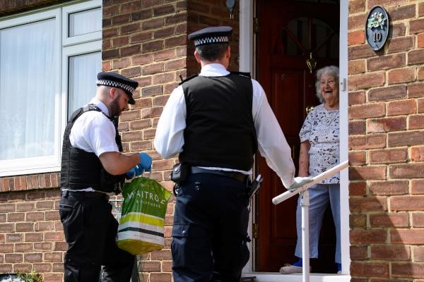 شرطة لندن تطلق مبادرة لمساعدة كبار السن خلال أزمة فيروس كورونا 