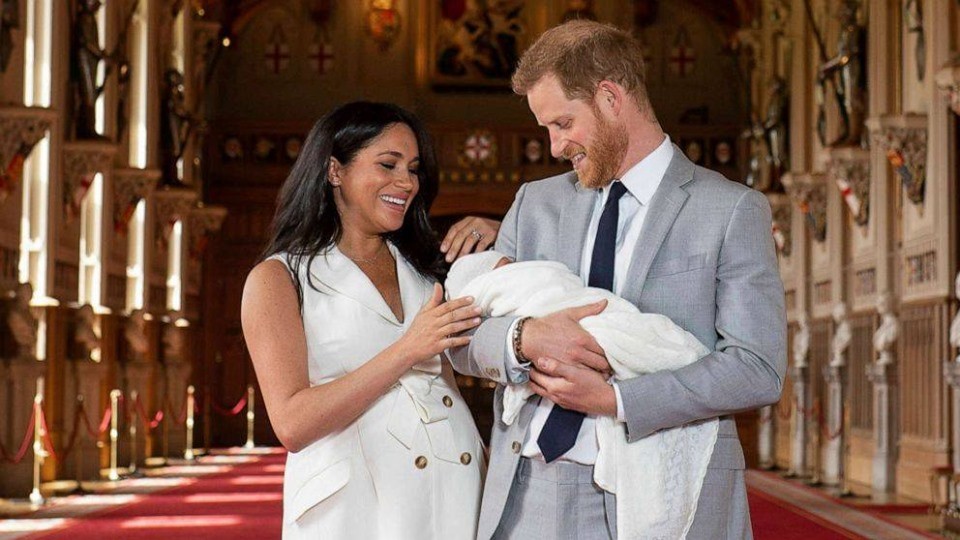 العائلة الملكية البريطانية تهنئ آرتشي ابن الأمير هاري وميغان بعيد ميلاده الأول 