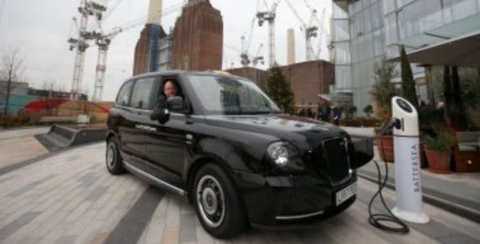 استبدال سيارات الوقود بالسيارات الكهربائية وميزانية لتعويض السائقين في بريطانيا 
