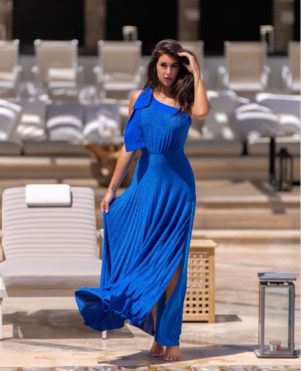 "ياسمين صبري" بضجة جديدة على السوشيال ميديا بسبب فستانها الأزرق 