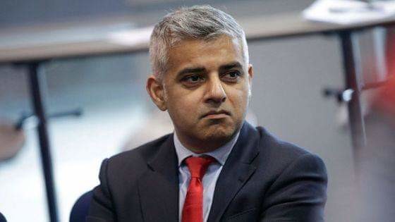 عمدة لندن يطالب بأن يكون ارتداء الكمامة "إلزامياً" 