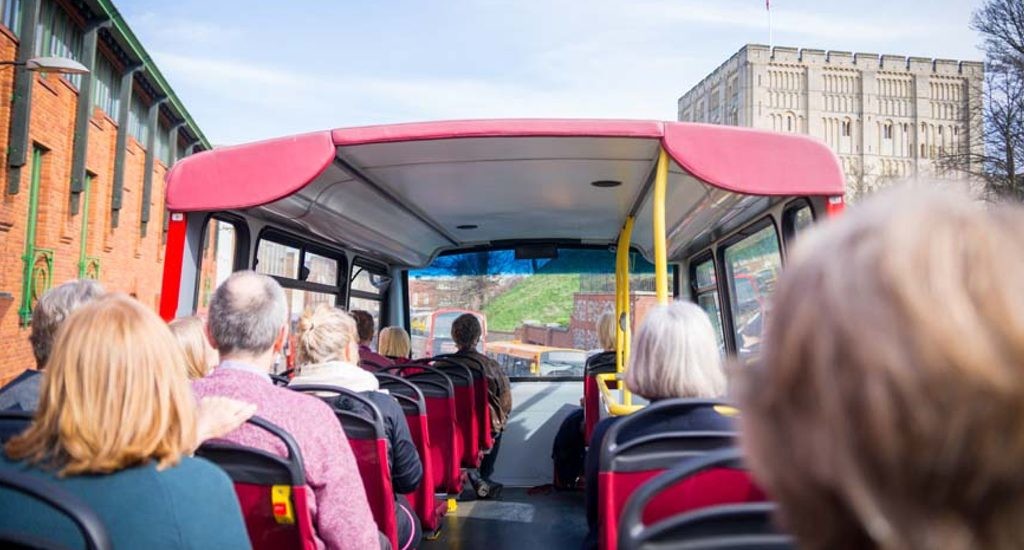 هل سيتم تحويل حافلات السياح الشهيرة في لندن الى وسائل نقل عام بسبب كورونا؟ 