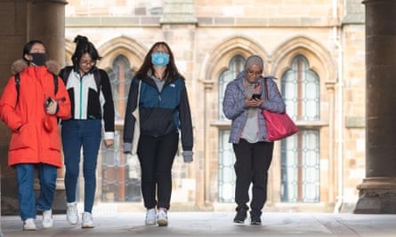 فيروس كورونا يقف بوجه الطلاب العرب في بريطانيا 