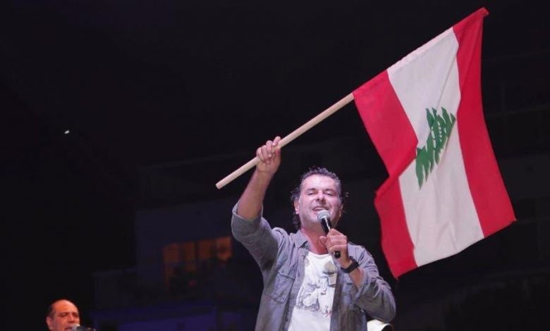 فنانون لبنانيون يوثقون الاضرار التي اصابت منازلهم جراء تفجير مرفأ بيروت 