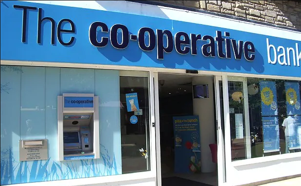 إلغاء حوالي 350 وظيفة في البنك التعاوني البريطاني لتحويله الى مصرف الكتروني 
