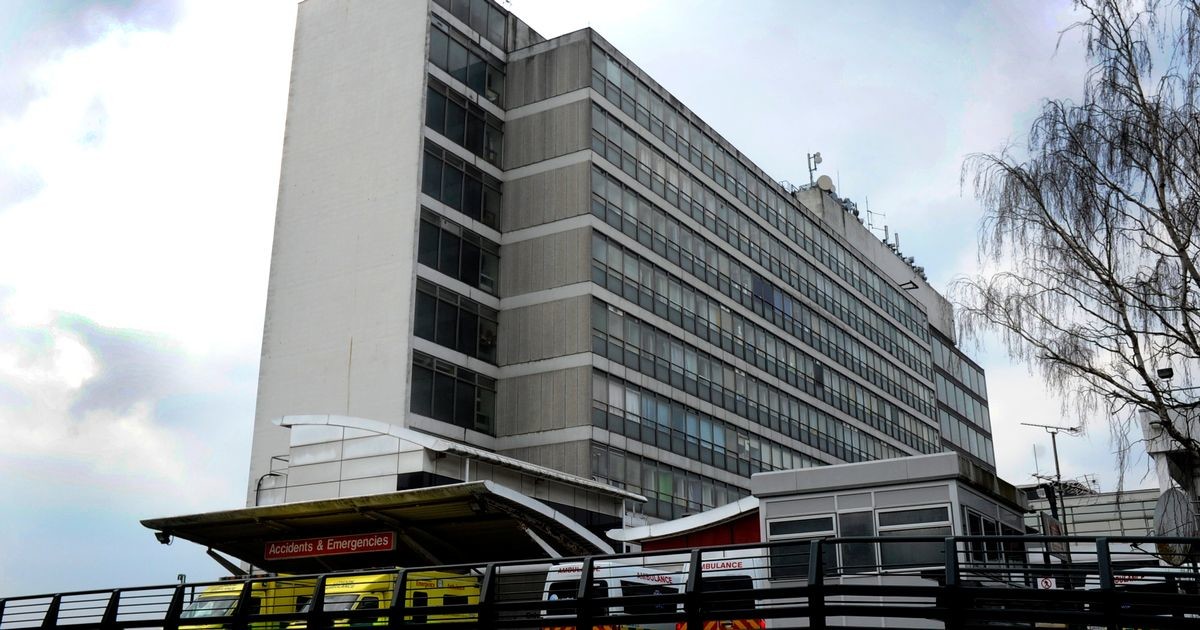 اجبار مستشفى هيلينجدون على اتخاذ تحسينات فورية على إجراءات السلامة بعد تفشي فيروس كورونا في يوليو 