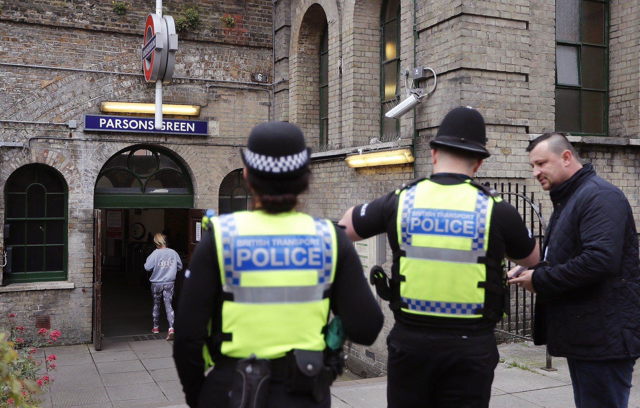 بعد الاشتباه في محاولته تفجير هدفٍ شمال لندن .. الشرطة البريطانية تعتقل شاب عشريني في "كمبردج" 