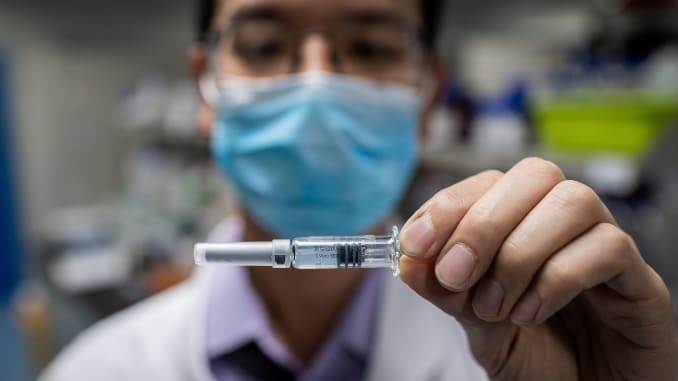 شركة بريطانية تكشف عن خطة لتجربة أحد اللقاحات لفايروس كورونا. 