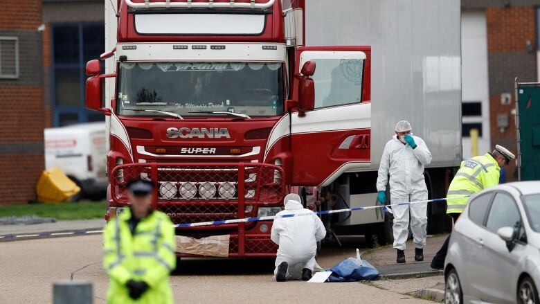 بعد مقتل مهاجرين فيتنام بشاحنة مبردة في إنكلترا .. محكمة الجنايات تبدأ اجراءات محاكمة المتهمين 
