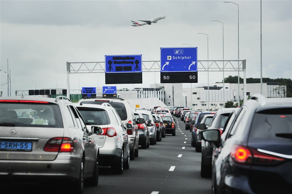 قانون جديد يلزم السيارات في بريطانيا بتثبيت أجهزة لتحديد السرعة 