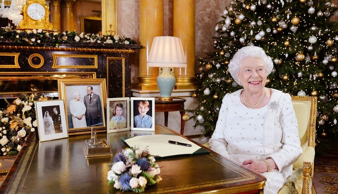 الملكة إليزابيث والأمير فيليب يغيران العادات الملكيّة في الأعياد 