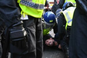 عطلة أسبوعية مليئة بالحوادث في لندن: مقتل شخص وإصابات متفرقة 