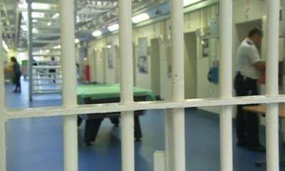 هل سيتم إغلاق المحاكم في ويلز بسبب تفشي الفايروس الواسع في السجون؟ 