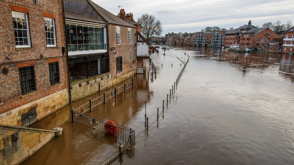 العاصفة كريستوف: تحذيرات شديدة من فيضانات في عدة مناطق من إنجلترا 
