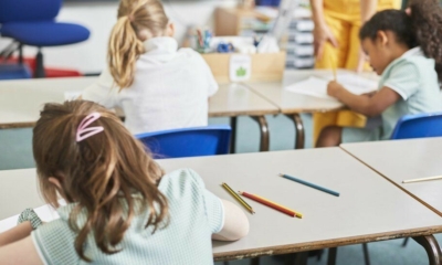 وزيرة التعليم في ويلز إيجابية بما يخص عودة الأطفال إلى المدارس في 15 مارس! ما التفاصيل؟ 