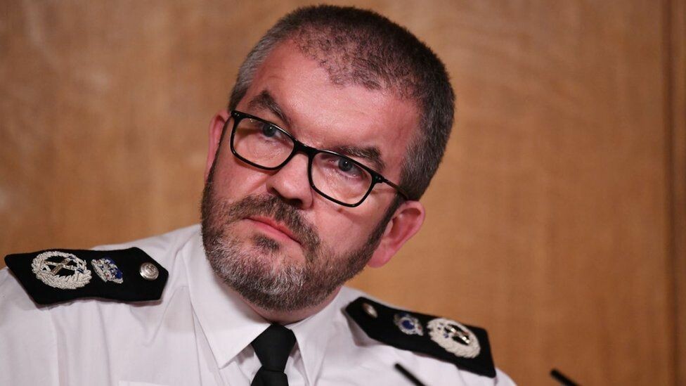 رئيس الشرطة يحذر من أن الأزمة العرقية تهدد شرعية الشرطة البريطانية! هل الشرطة عنصرية؟ 