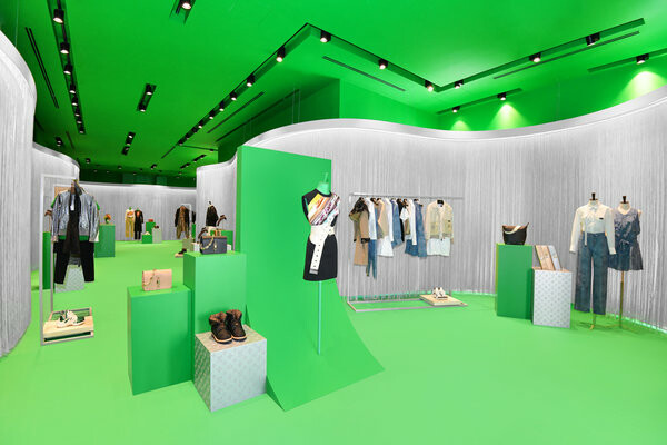 بالصور - لا تفوتي زيارة متجر دار Louis Vuitton في قطر! 