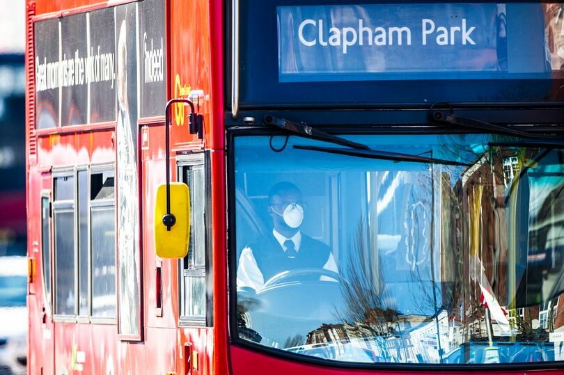 سعات محددة تُقيد سائقي الحافلات في لندن في خطوة لحد انتشار الفيروس في المملكة المتحدة 