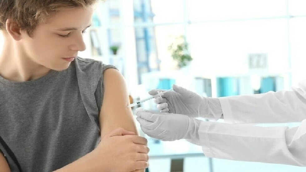 بريطانيا تحجم عن تطعيم الأطفال واليافعين ضد كورونا 