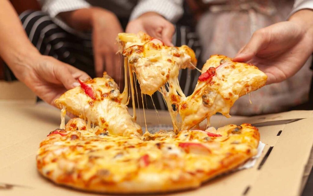 دومينوز يقدم بيتزا مجانية غداً للاحتفال بيوم الحرية 