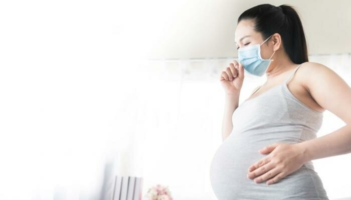 هيئة الصحة البريطانية تشجع النساء الحوامل على تلقي لقاحات كورونا 