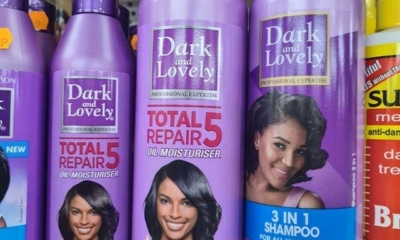 حملة تحث شركات التجميل على سحب منتجات الشعر السامة التي تستهدف النساء السود 