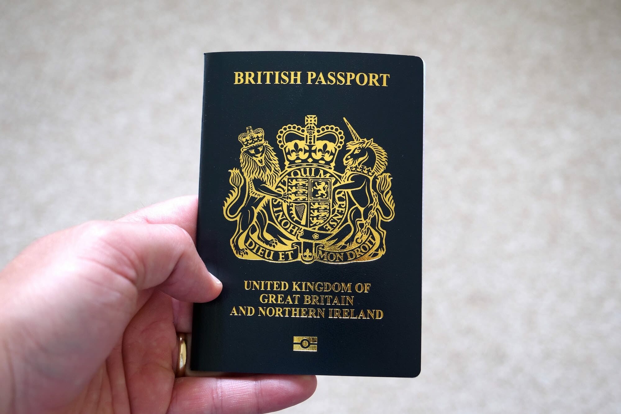 مميزات جواز السفر البريطاني وشروط الحصول عليه 