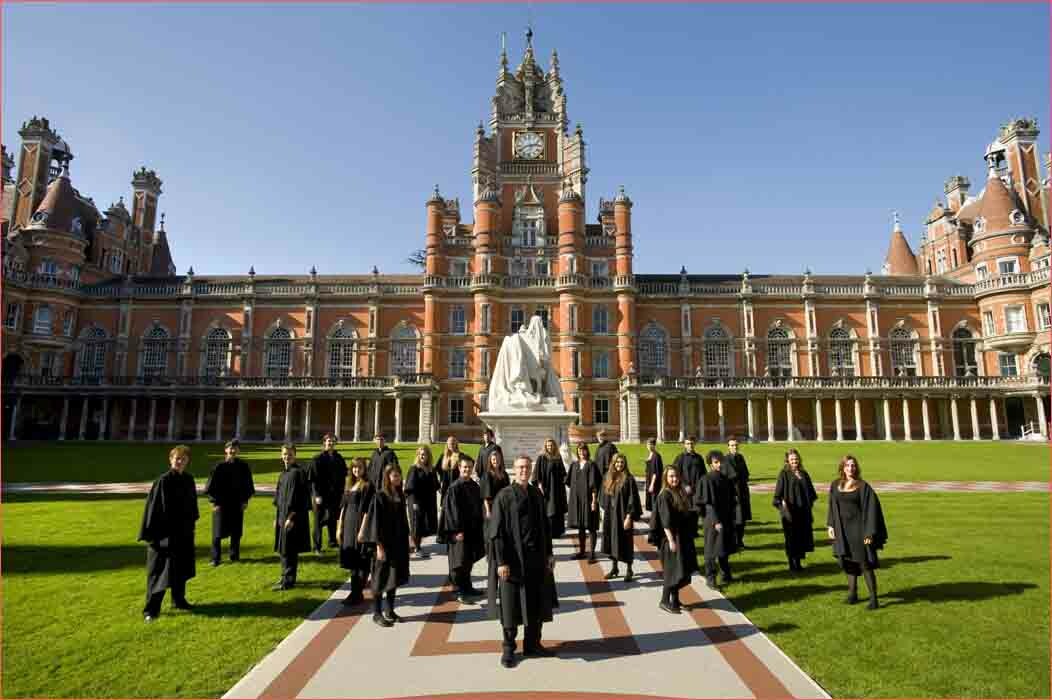 مليون طالب مرشحون للالتحاق بالجامعات البريطانية بحلول عام 2025 