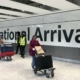 بريطانيا تلغي اختبارات كورونا للملقحين العائدين من السفر 