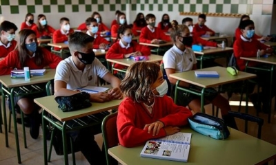 بريطانيا..ارتفاع حالات الغياب داخل المدارس إلى الثلثين خلال أسبوعين بسبب كورونا 