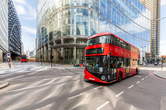 هيئة النقل في لندن ترفع غرامات الطرق الحمراء إلى 160 جنيهًا إسترلينيًا 