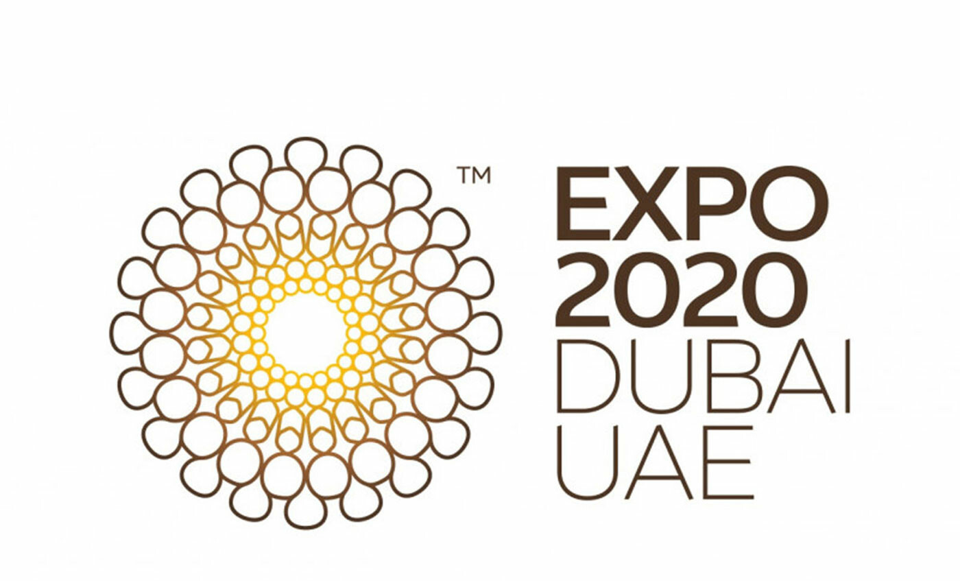 معالم دولة الإمارات ولوحة إعلانات ناسداك في تايمز سكوير - نيويورك تضاء باللون الأصفر مع بدء إكسبو 2020 دبي 