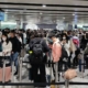 طوابير انتظار "مروعة" في مطار هيثرو تجبر الموظفين على العمل 12 ساعة متواصلة 