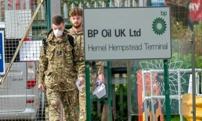 الجيش البريطاني يبدأ الاثنين توزيع المحروقات على محطات الوقود 