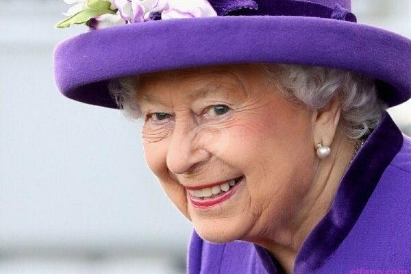 ملكة بريطانيا ترفض لقب "عجوز العام" 