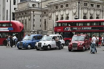 نقص سائقي التاكسي يثير مخاوف تتعلق بالسلامة العامة في المملكة المتحدة 