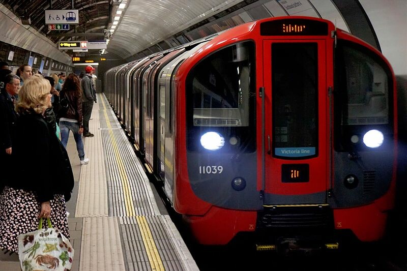سائقو مترو لندن يصوّتون بالإجماع على إضراب شامل عن العمل 