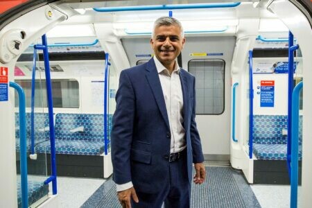 عمدة لندن يهدد بإغلاق  خط مترو أنفاق بالكامل! 