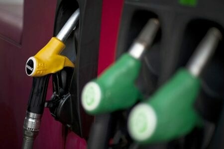 البنزين يحقق أرباحا ضخمة لتجار التجزئة رغم انخفاض سعره بالجملة 